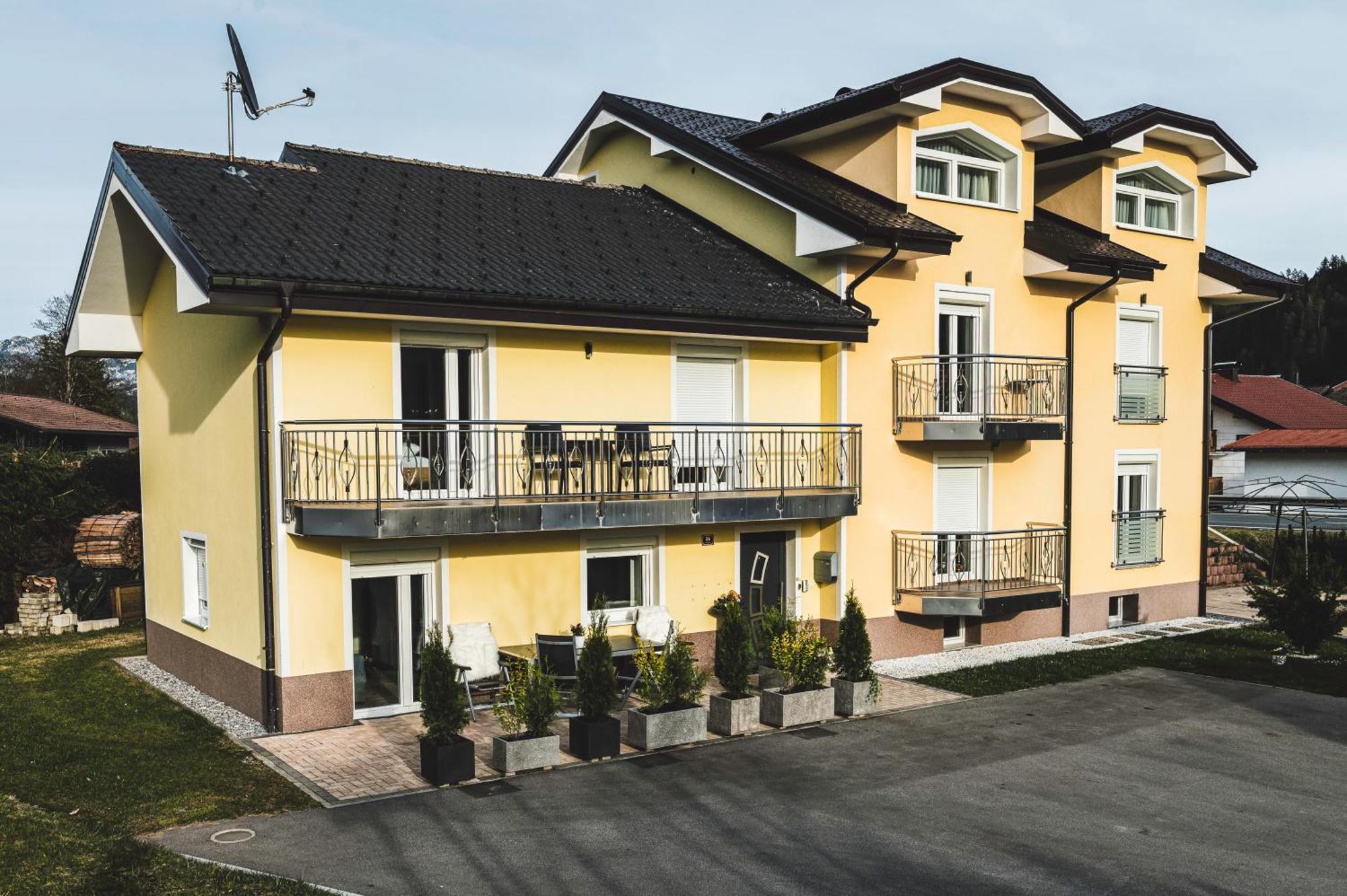 Ferienwohnung Schoenblick Weissenbach am Lech Exteriör bild